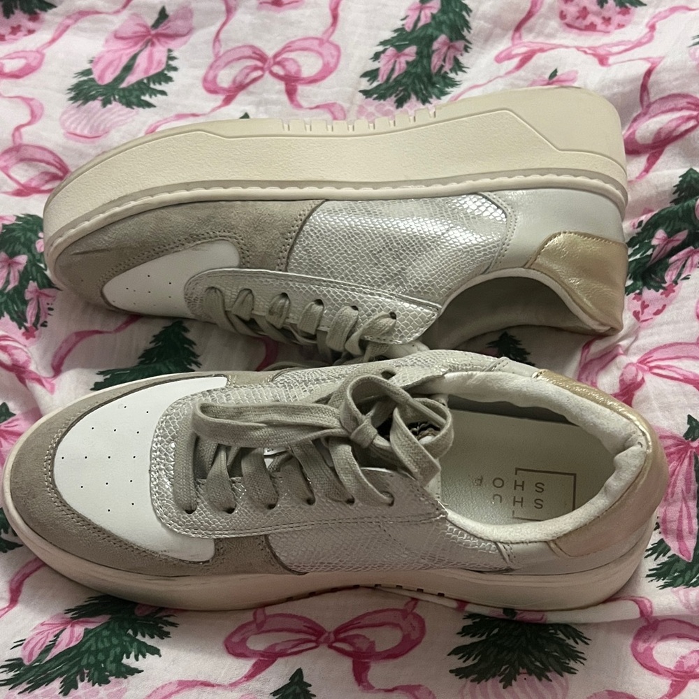 Shushop (Shirley silver snake)
